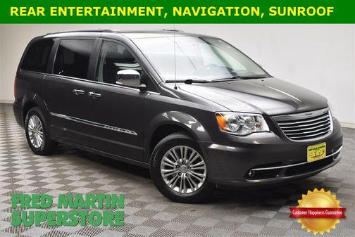 Photo 1 of 31 of 2016 Chrysler Town & Country Touring-L