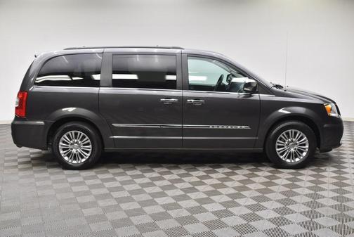 Photo 2 of 31 of 2016 Chrysler Town & Country Touring-L