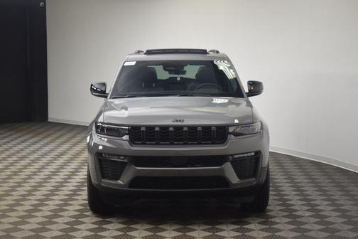 Sting Gray Clearcoat 2027 Jeep Grand Cherokee Limited