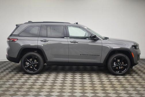 Sting Gray Clearcoat 2027 Jeep Grand Cherokee Limited