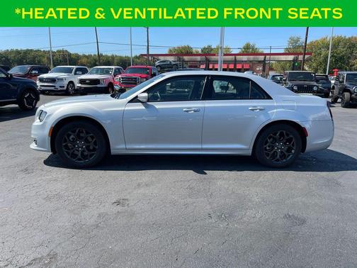 2022 Chrysler 300 Touring L