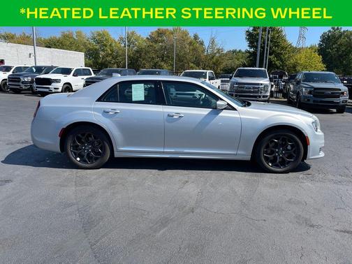 2022 Chrysler 300 Touring L