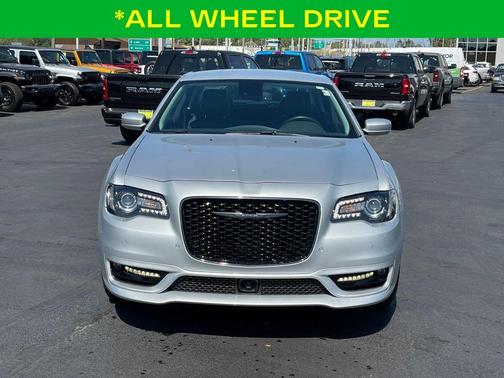 2022 Chrysler 300 Touring L