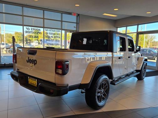 2025 Jeep Gladiator Sport