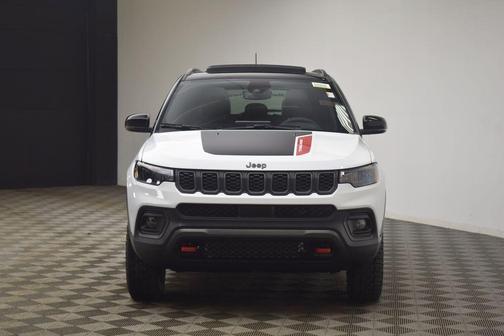 Bright White Clearcoat 2026 Jeep Compass Trailhawk