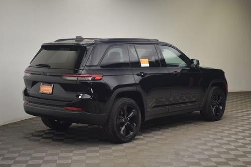 Diamond Black 2024 Jeep Grand Cherokee Laredo