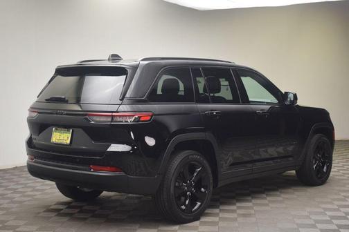 Diamond Black 2024 Jeep Grand Cherokee Laredo