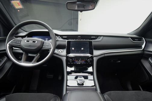 Diamond Black 2024 Jeep Grand Cherokee Laredo