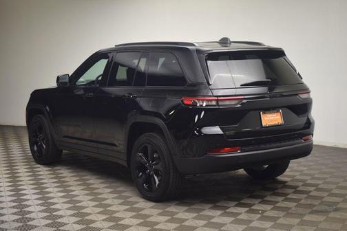 Diamond Black 2024 Jeep Grand Cherokee Laredo