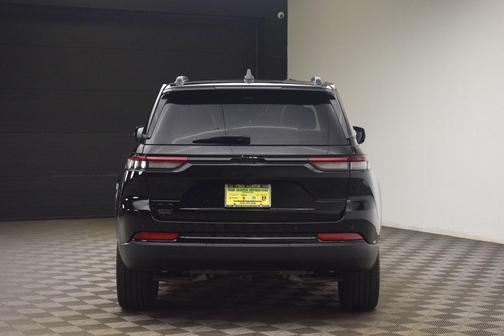 Diamond Black 2024 Jeep Grand Cherokee Laredo