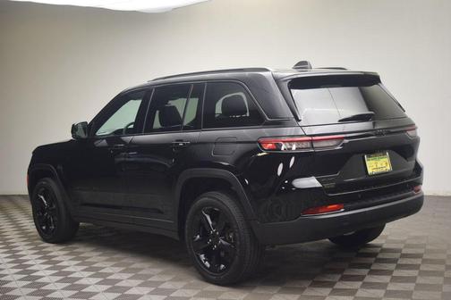 Diamond Black 2024 Jeep Grand Cherokee Laredo