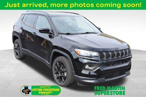Diamond Black 2023 Jeep Compass Latitude