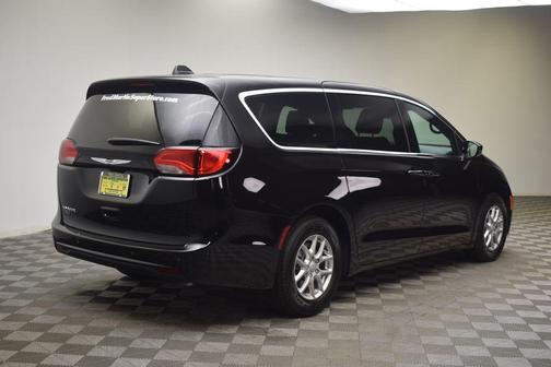 2026 Chrysler Voyager LX