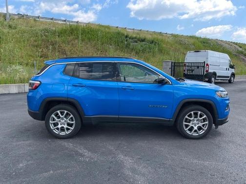 2022 Jeep Compass Latitude Lux