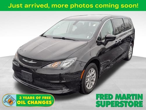 2022 Chrysler Voyager LX