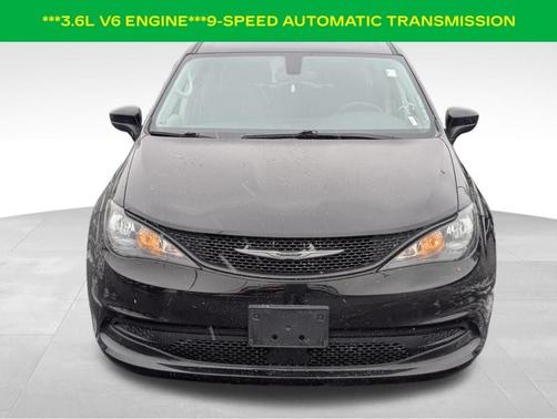 2022 Chrysler Voyager LX