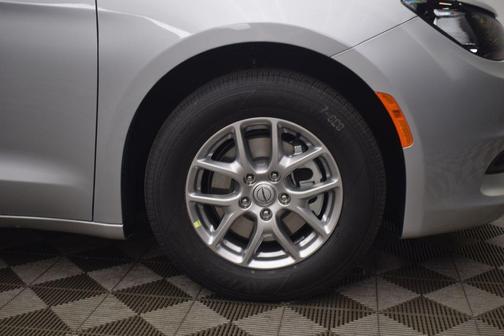 2026 Chrysler Voyager LX