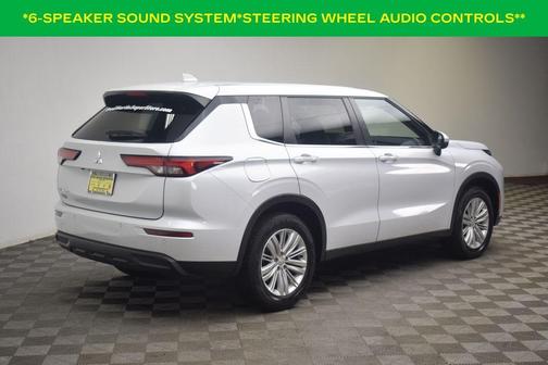White Diamond / Black 2024 Mitsubishi Outlander ES