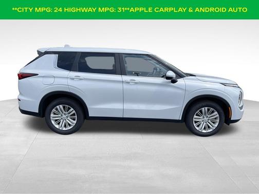 White Diamond / Black 2024 Mitsubishi Outlander ES