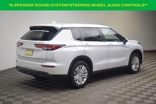 White Diamond / Black 2024 Mitsubishi Outlander ES