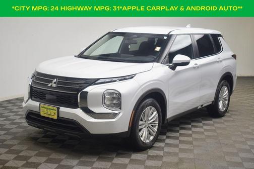White Diamond / Black 2024 Mitsubishi Outlander ES
