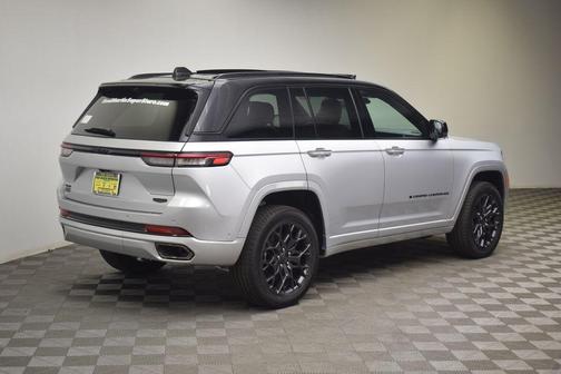 2025 Jeep Grand Cherokee Summit