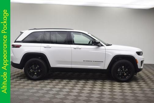 2025 Jeep Grand Cherokee Laredo