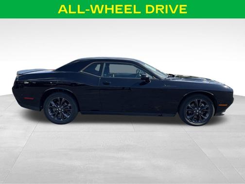 Pitch Black Clearcoat 2022 Dodge Challenger SXT