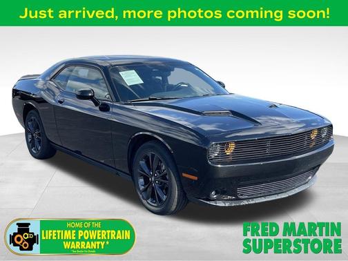 Pitch Black Clearcoat 2022 Dodge Challenger SXT