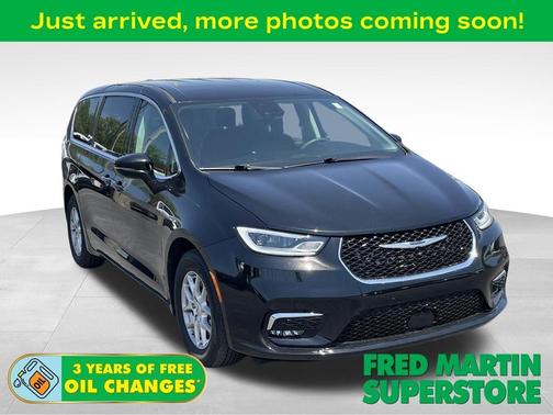 Diamond Black 2024 Chrysler Pacifica Touring-L