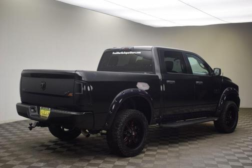 Brilliant Black Crystal Pearlcoat 2019 RAM 1500 Classic Express