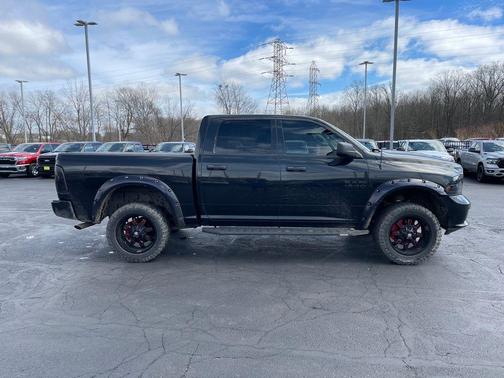 Brilliant Black Crystal Pearlcoat 2019 RAM 1500 Classic Express