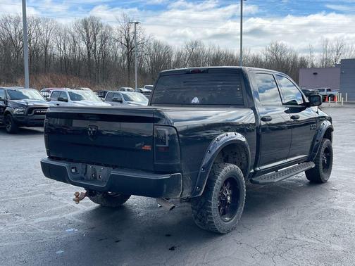 Brilliant Black Crystal Pearlcoat 2019 RAM 1500 Classic Express