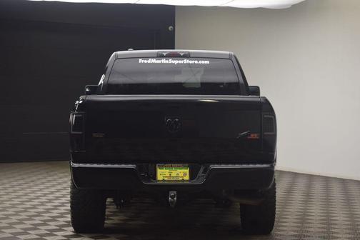 Brilliant Black Crystal Pearlcoat 2019 RAM 1500 Classic Express