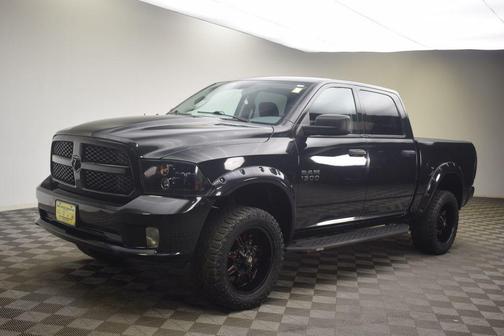 Brilliant Black Crystal Pearlcoat 2019 RAM 1500 Classic Express