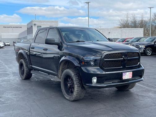 Brilliant Black Crystal Pearlcoat 2019 RAM 1500 Classic Express