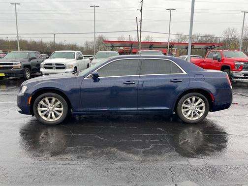 2017 Chrysler 300 Limited