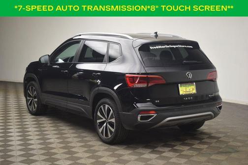 Deep Black Pearl Effect 2022 Volkswagen Taos 1.5T SE