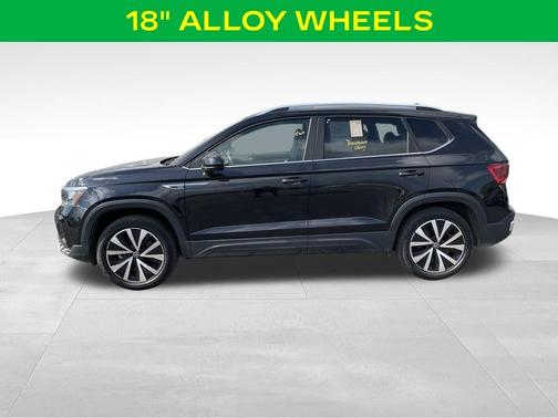 Deep Black Pearl Effect 2022 Volkswagen Taos 1.5T SE