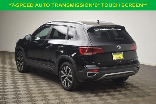 Deep Black Pearl Effect 2022 Volkswagen Taos 1.5T SE