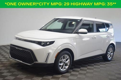 Snow White Pearl 2025 Kia Soul LX