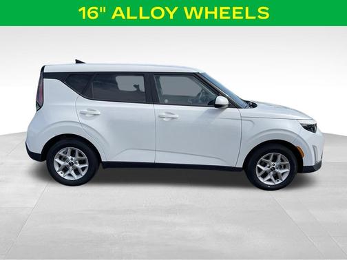 Snow White Pearl 2025 Kia Soul LX