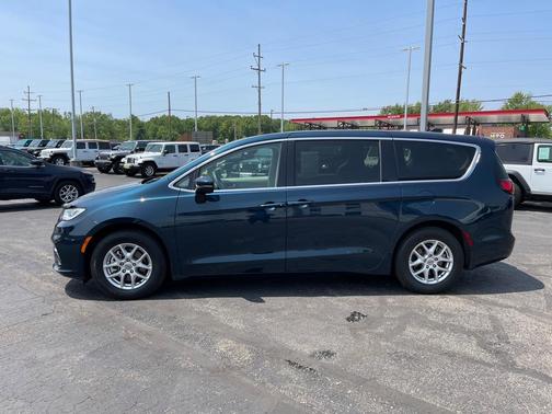 2023 Chrysler Pacifica Touring-L