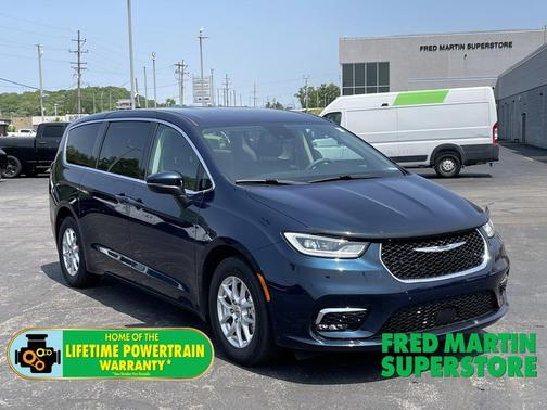 2023 Chrysler Pacifica Touring-L
