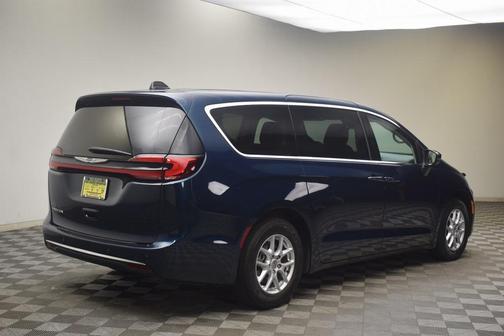 2023 Chrysler Pacifica Touring-L