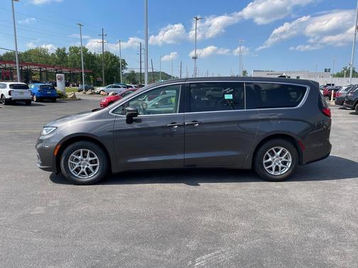 2023 Chrysler Pacifica Touring-L