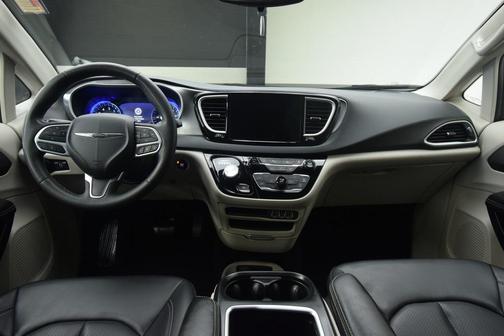 2023 Chrysler Pacifica Touring-L
