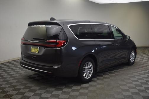 2023 Chrysler Pacifica Touring-L