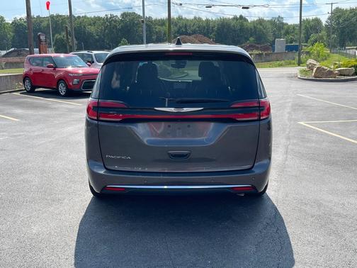 2023 Chrysler Pacifica Touring-L