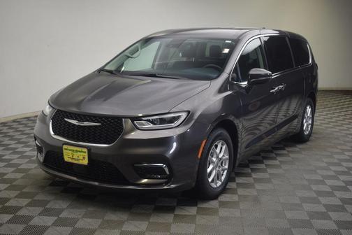 2023 Chrysler Pacifica Touring-L